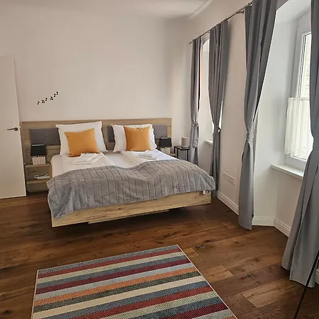 Riva In Old Town By The Cobblers' Bridge * ليوبليانا