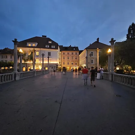 Apartment Riva In Old Town By The Cobblers' Bridge *