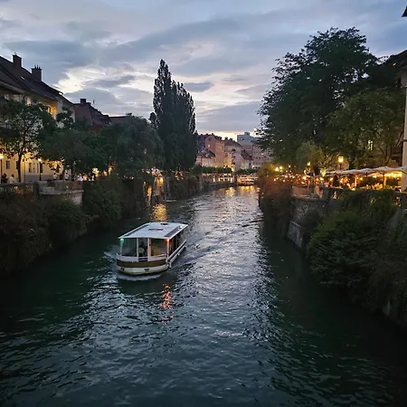 Riva In Old Town By The Cobblers' Bridge شقة