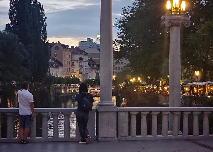 Riva In Old Town By The Cobblers' Bridge リュブリャナ