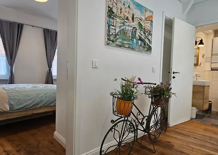 Riva In Old Town By The Cobblers' Bridge Апартаменты *